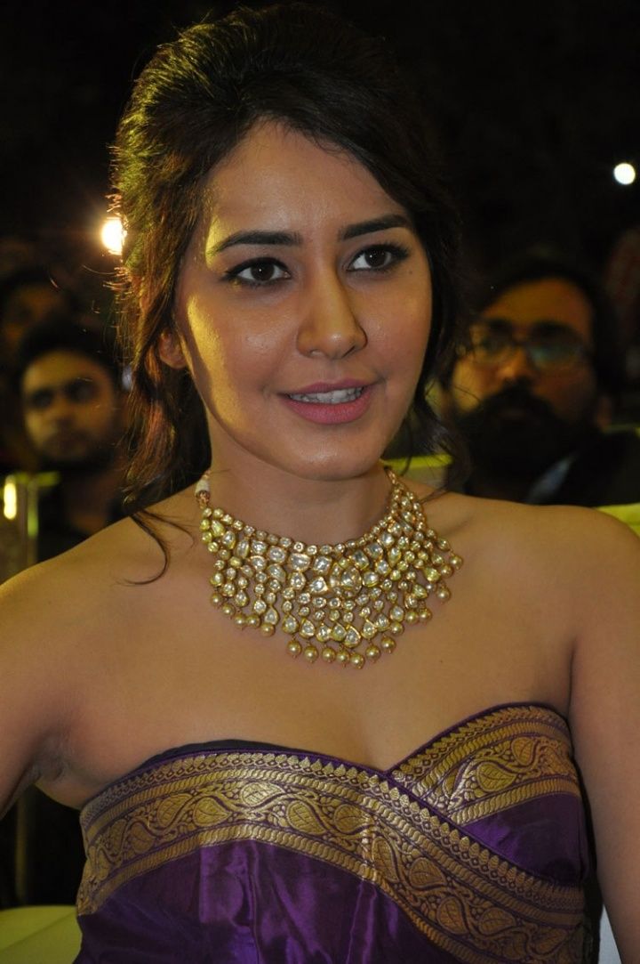 Actress Rasi Khanna Sexy Pictures