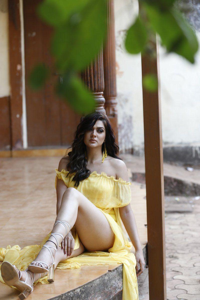 Actress Sakshi Chaudhary Stunning Hot Bikini & Latest Photoshoot Stills