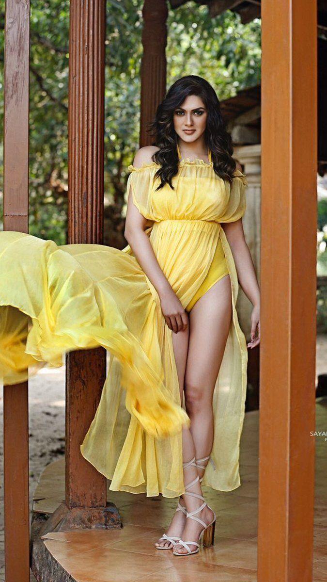 Actress Sakshi Chaudhary Stunning Hot Bikini & Latest Photoshoot Stills