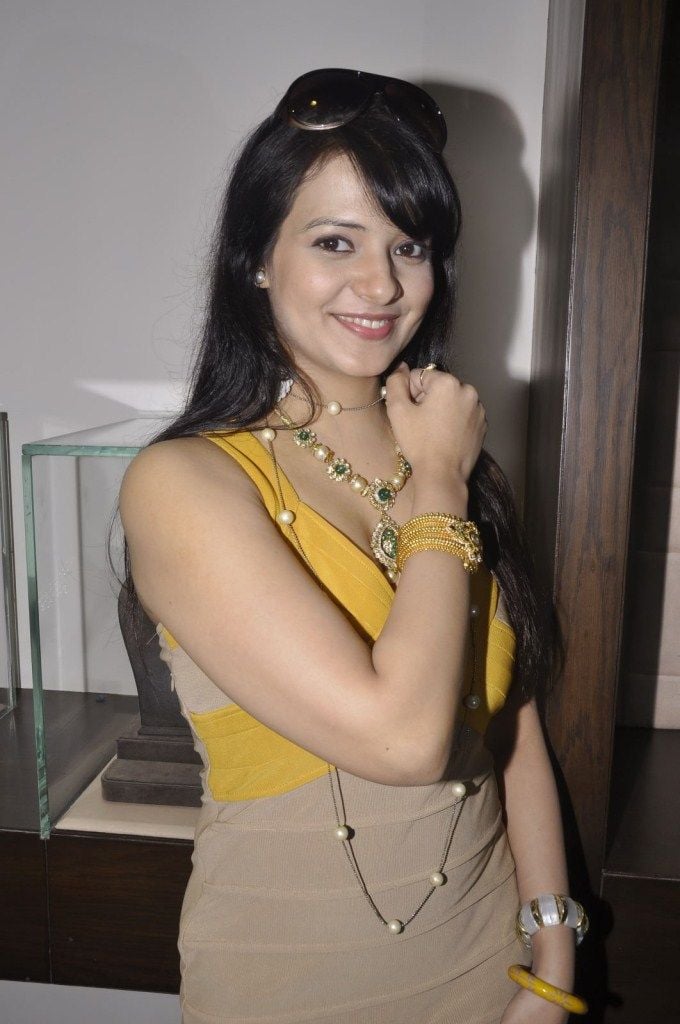 Actress Saloni Hot & Sexy Photos