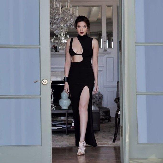 Actress Shama Sikander's super HOT pics go viral yet again!