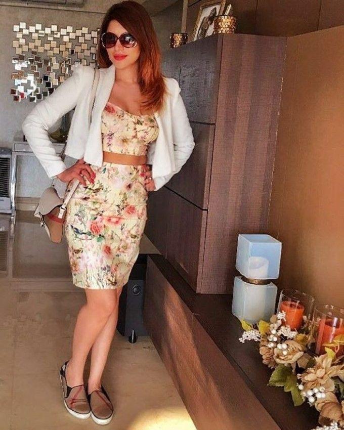 Actress Shama Sikander's super HOT pics go viral yet again!