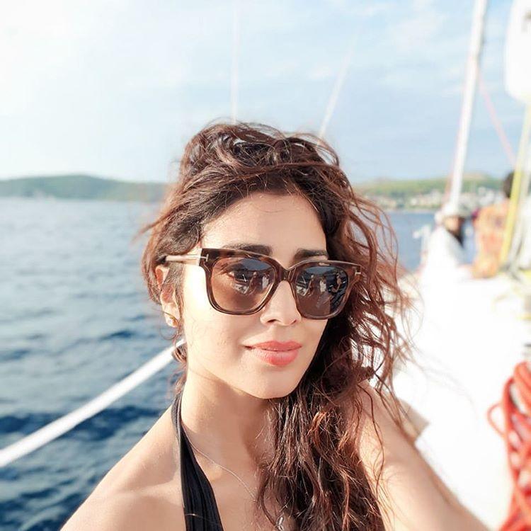 Actress Shriya Saran New Unseen Hot Photos Collections