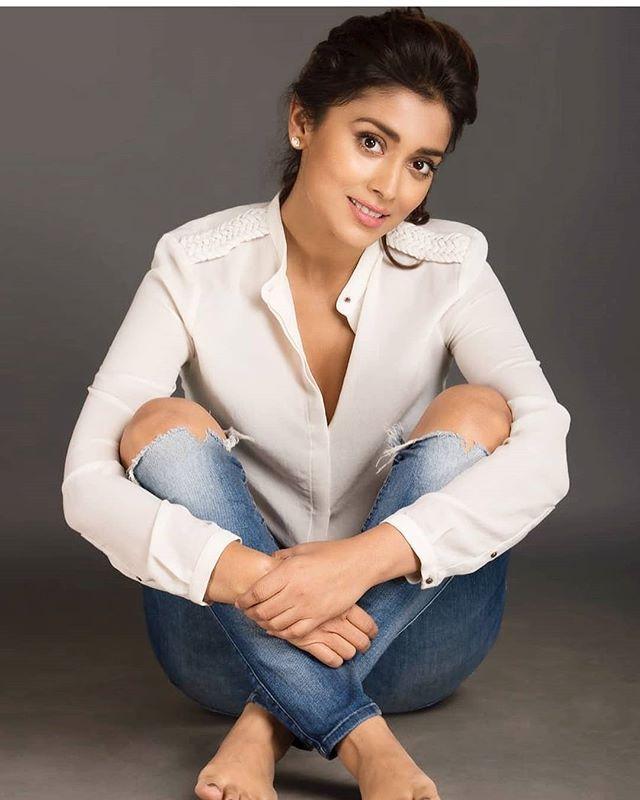 Actress Shriya Saran New Unseen Hot Photos Collections