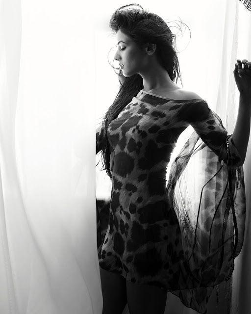 Actress Sonal Chauhan Hot PhotoShoot 2017