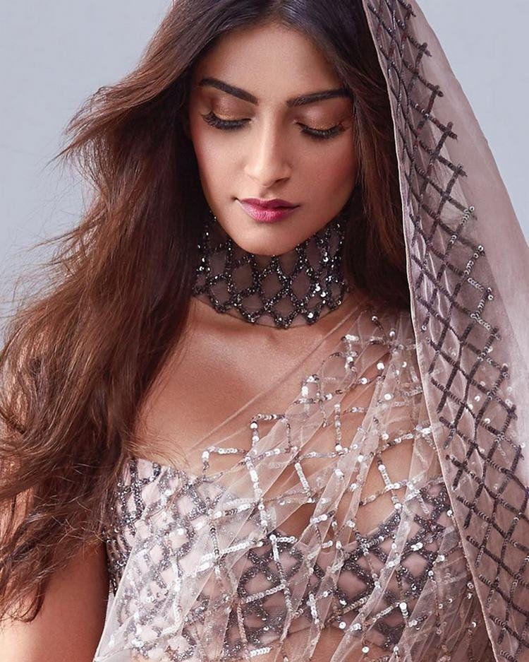 Actress Sonam Kapoor Stunning Hot Photos Collections!