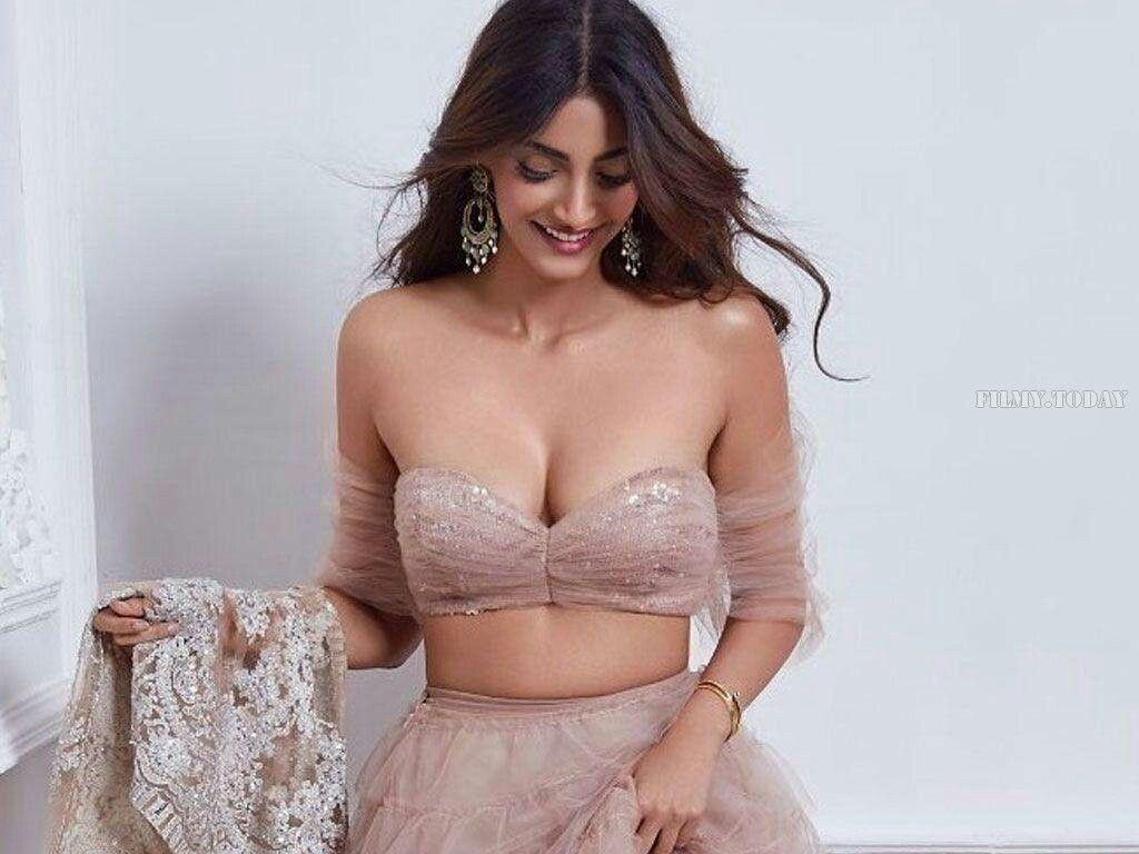 Actress Sonam Kapoor Stunning Hot Photos Collections!