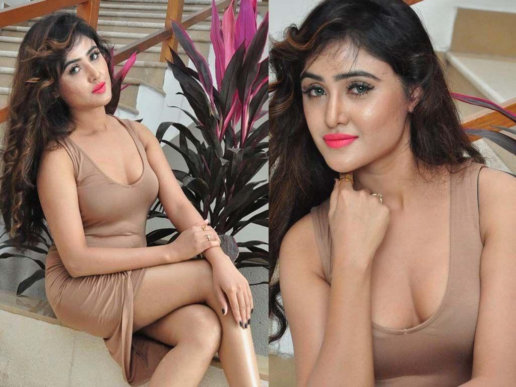 Actress Sony Charishta Hot & Spicy Cleavage Show Photos Collections