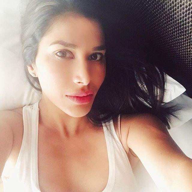 Actress Sophie Choudry Latest Hot & Spicy Photo Stills