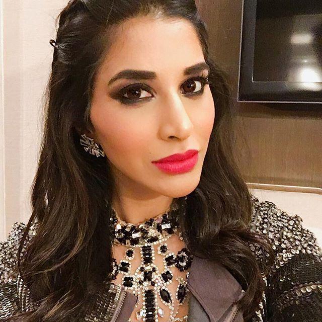 Actress Sophie Choudry Latest Hot & Spicy Photo Stills