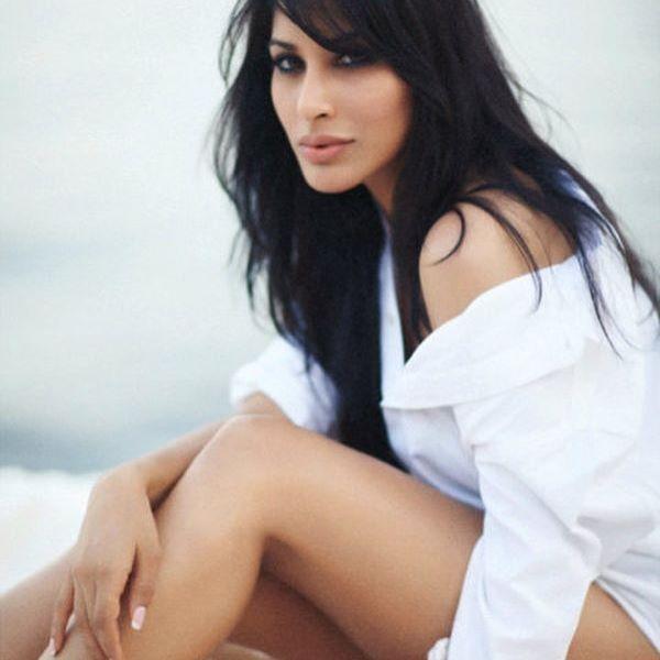 Actress Sophie Choudry Latest Hot & Spicy Photo Stills