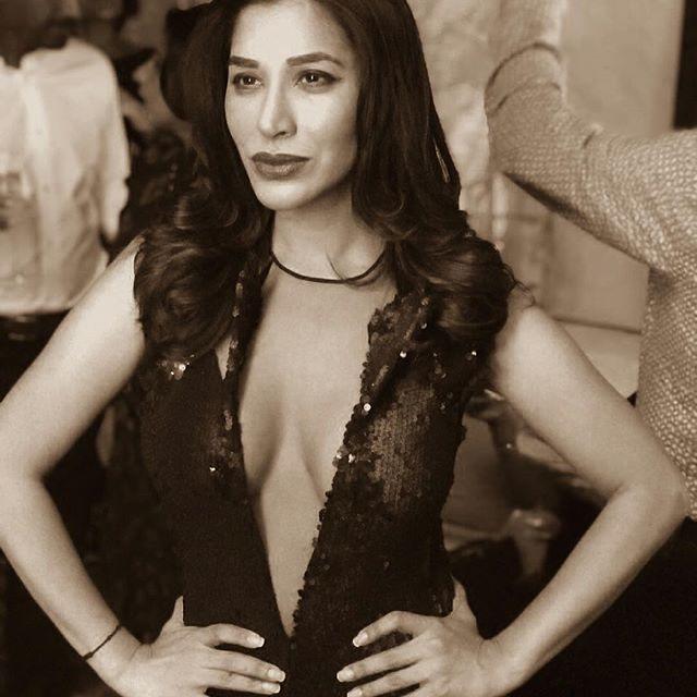 Actress Sophie Choudry Latest Hot & Spicy Photo Stills