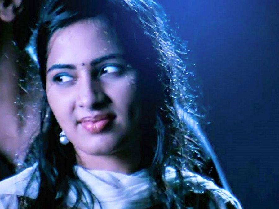 Actress Srushti Dhange showing her ample Cleavage,Belly & Thigh spicy Pictures