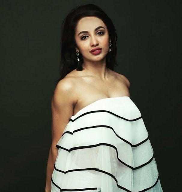 Actress Tejaswi Madivada Hot & Sexy Photoshoot