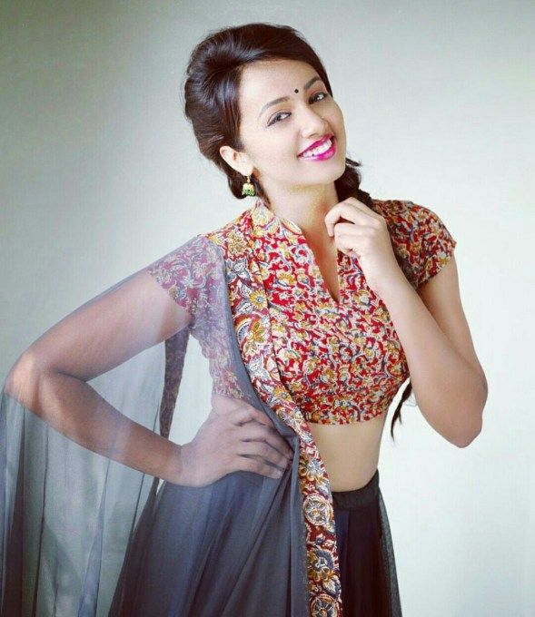 Actress Tejaswi Madivada Hot & Sexy Photoshoot