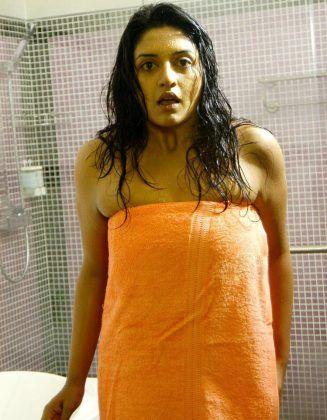 Actress Vimala Raman Hot & Sexy Wet Photos