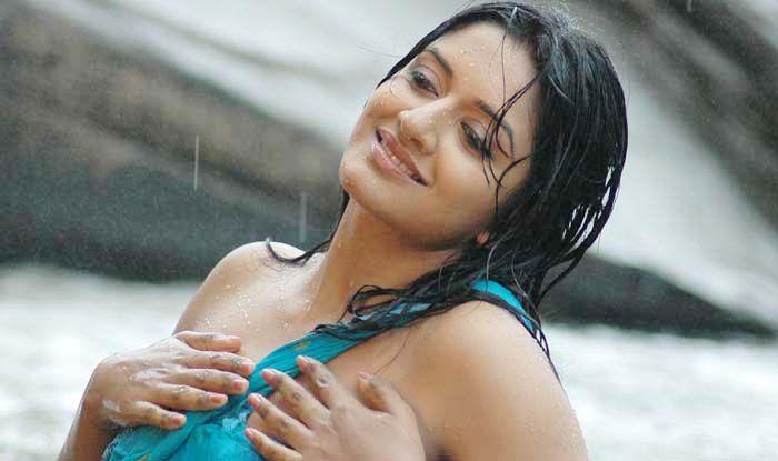 Actress Vimala Raman Hot & Sexy Wet Photos