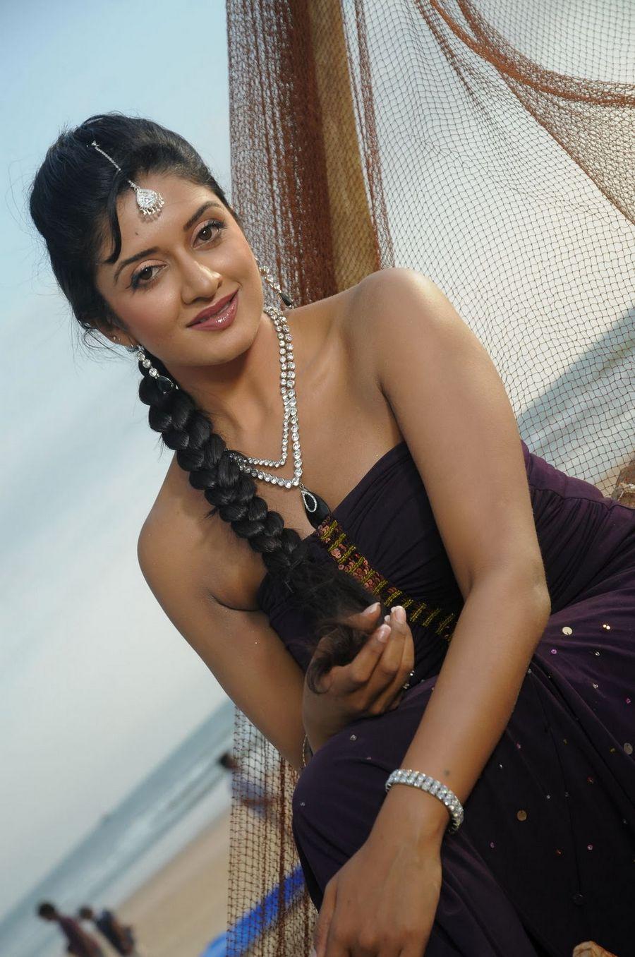 Actress Vimala Raman Hot & Sexy Wet Photos