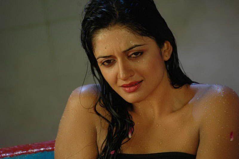 Actress Vimala Raman Hot & Sexy Wet Photos