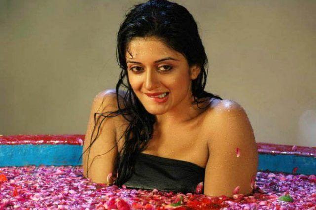 Actress Vimala Raman Hot & Sexy Wet Photos