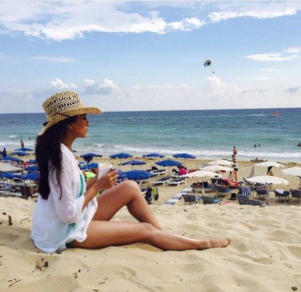 Actress Zoa Morani Hot & Spicy Unseen Bikini Images