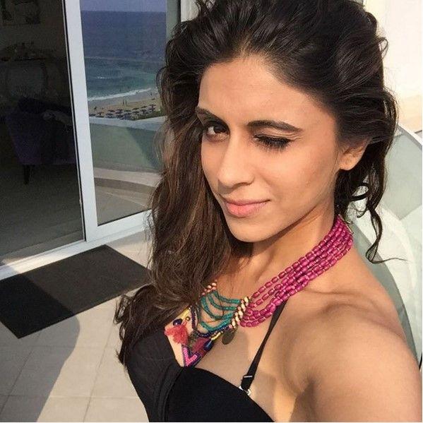 Actress Zoa Morani Hot & Spicy Unseen Bikini Images