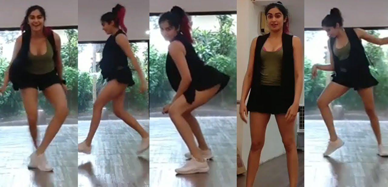 CAUGHT: Adah Sharma Flaunts HOT Cleavage And MILKY Legs show Photos