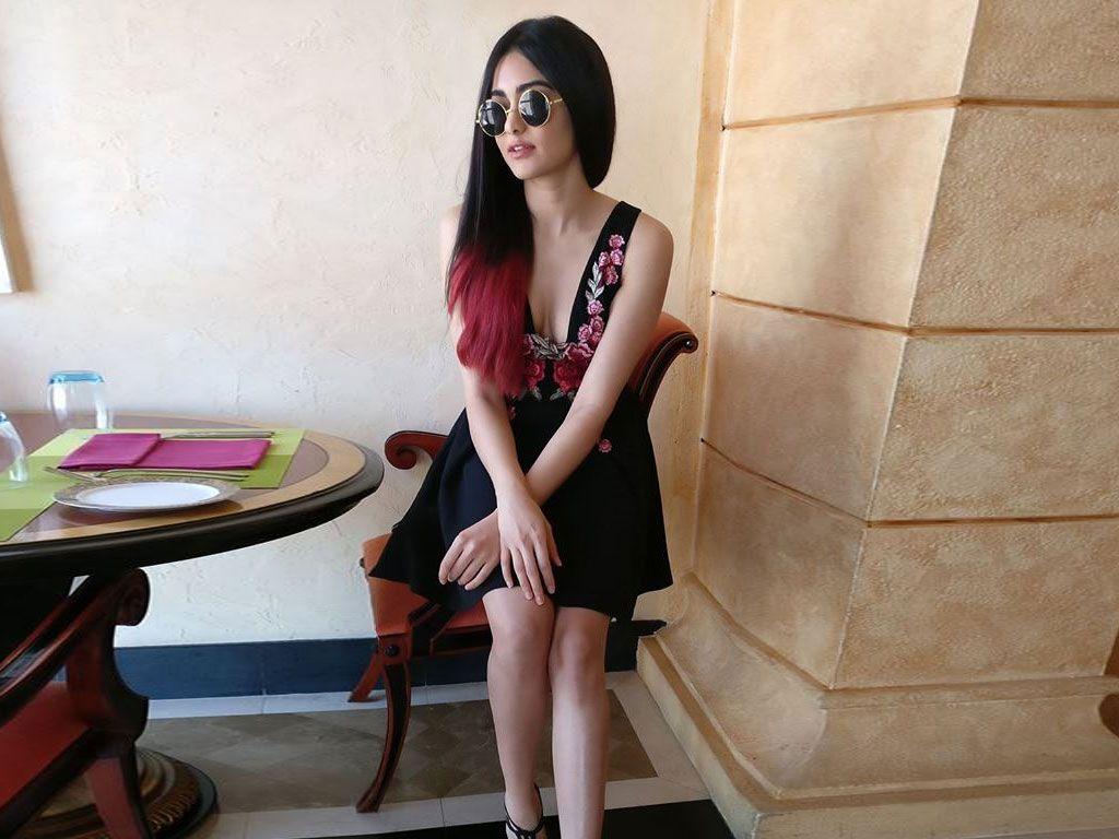 CAUGHT: Adah Sharma Flaunts HOT Cleavage And MILKY Legs show Photos