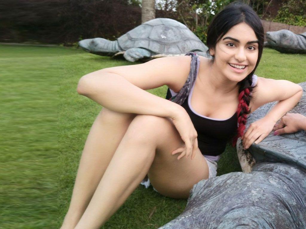 CAUGHT: Adah Sharma Flaunts HOT Cleavage And MILKY Legs show Photos