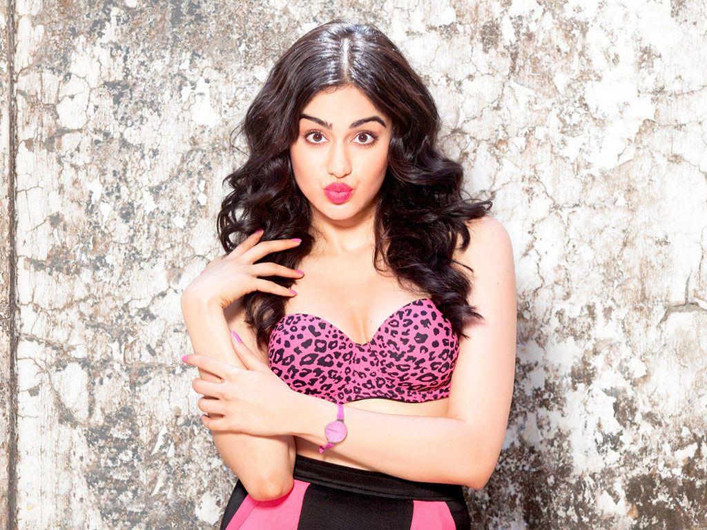 CAUGHT: Adah Sharma Flaunts HOT Cleavage And MILKY Legs show Photos