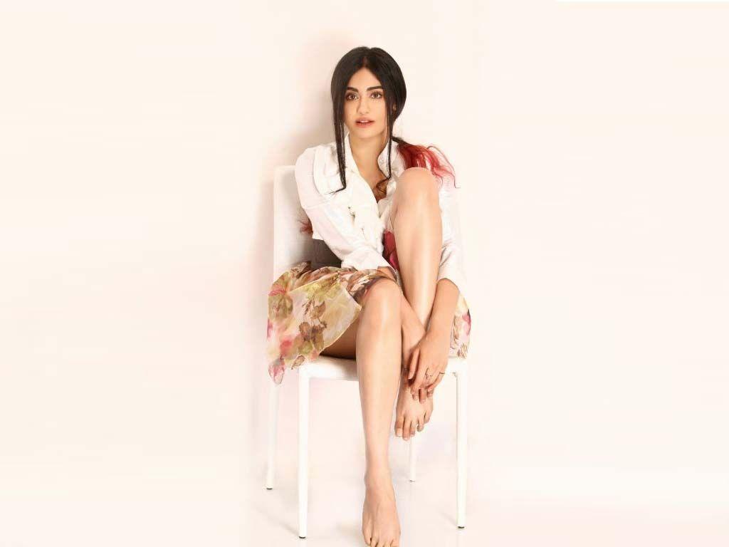 CAUGHT: Adah Sharma Flaunts HOT Cleavage And MILKY Legs show Photos