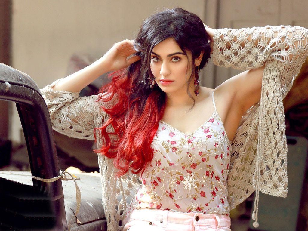 CAUGHT: Adah Sharma Flaunts HOT Cleavage And MILKY Legs show Photos