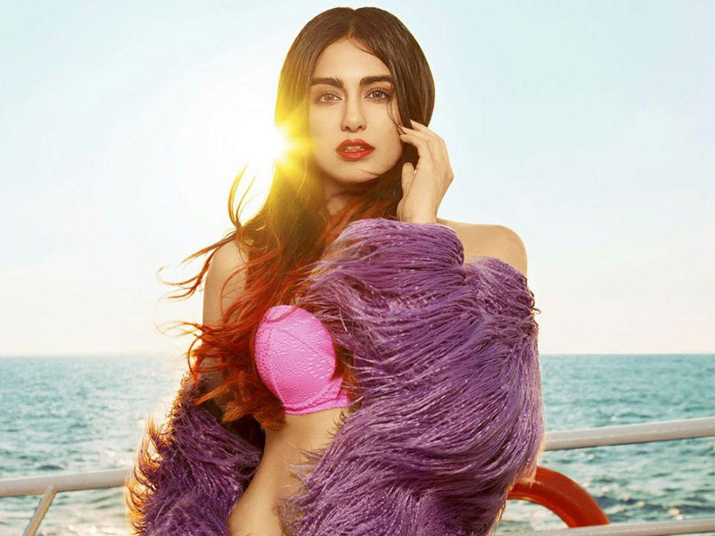 CAUGHT: Adah Sharma Flaunts HOT Cleavage And MILKY Legs show Photos