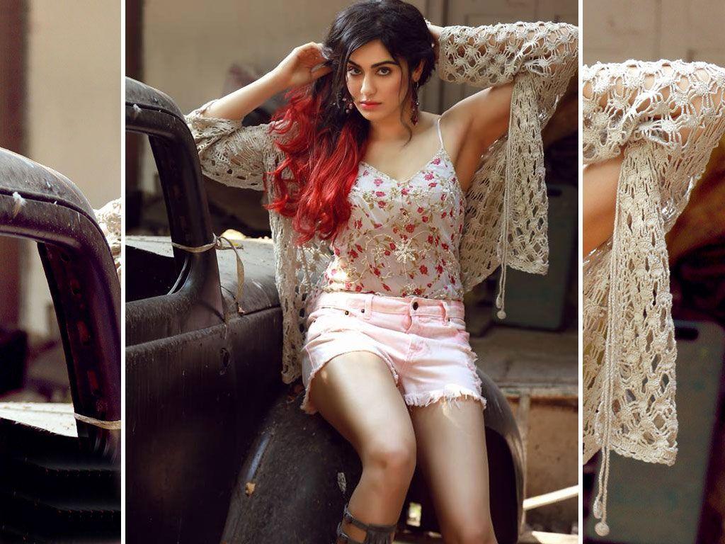 CAUGHT: Adah Sharma Flaunts HOT Cleavage And MILKY Legs show Photos