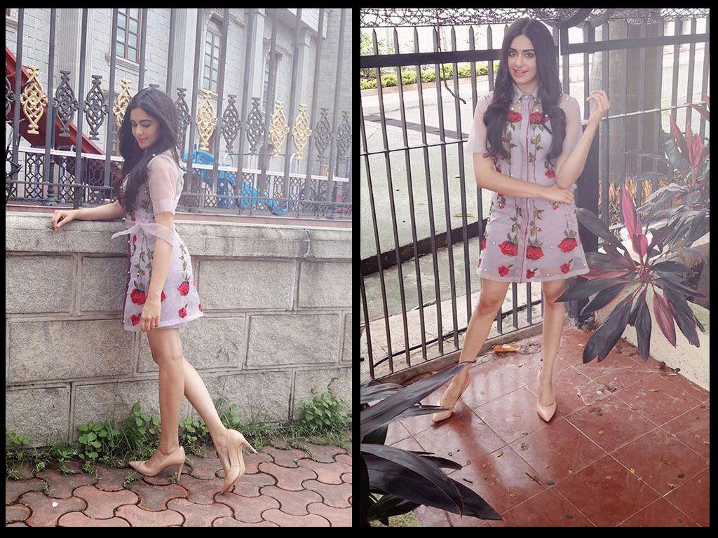 CAUGHT: Adah Sharma Flaunts HOT Cleavage And MILKY Legs show Photos