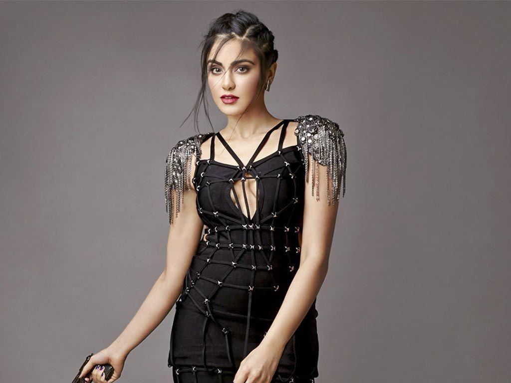 CAUGHT: Adah Sharma Flaunts HOT Cleavage And MILKY Legs show Photos