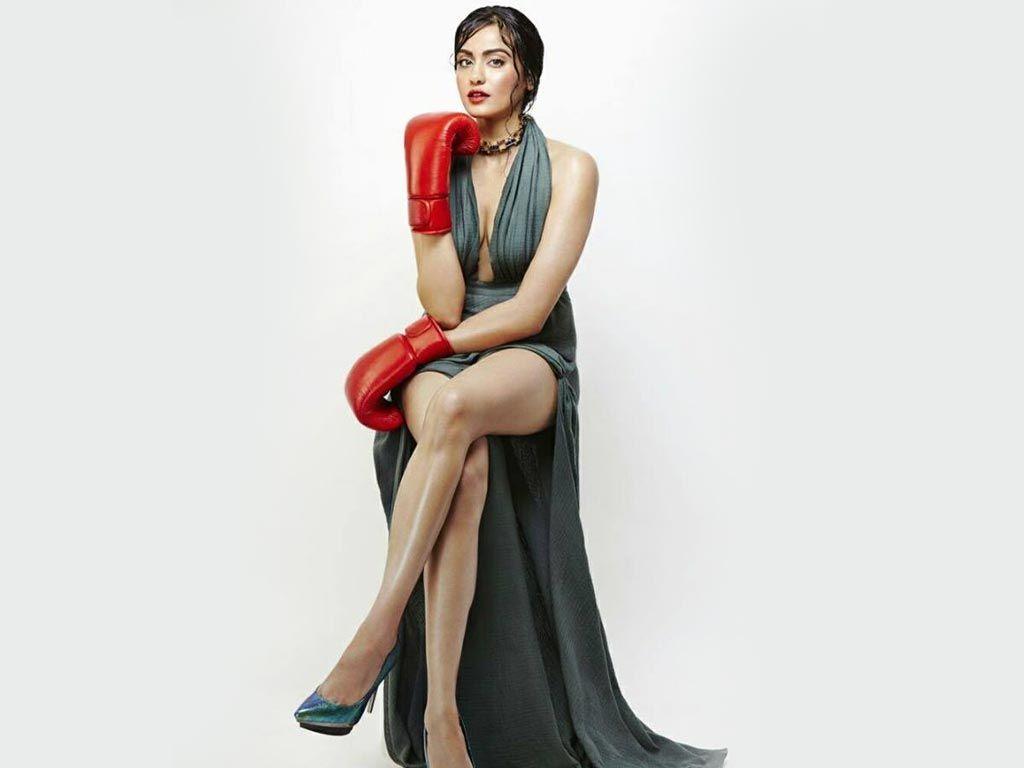 CAUGHT: Adah Sharma Flaunts HOT Cleavage And MILKY Legs show Photos