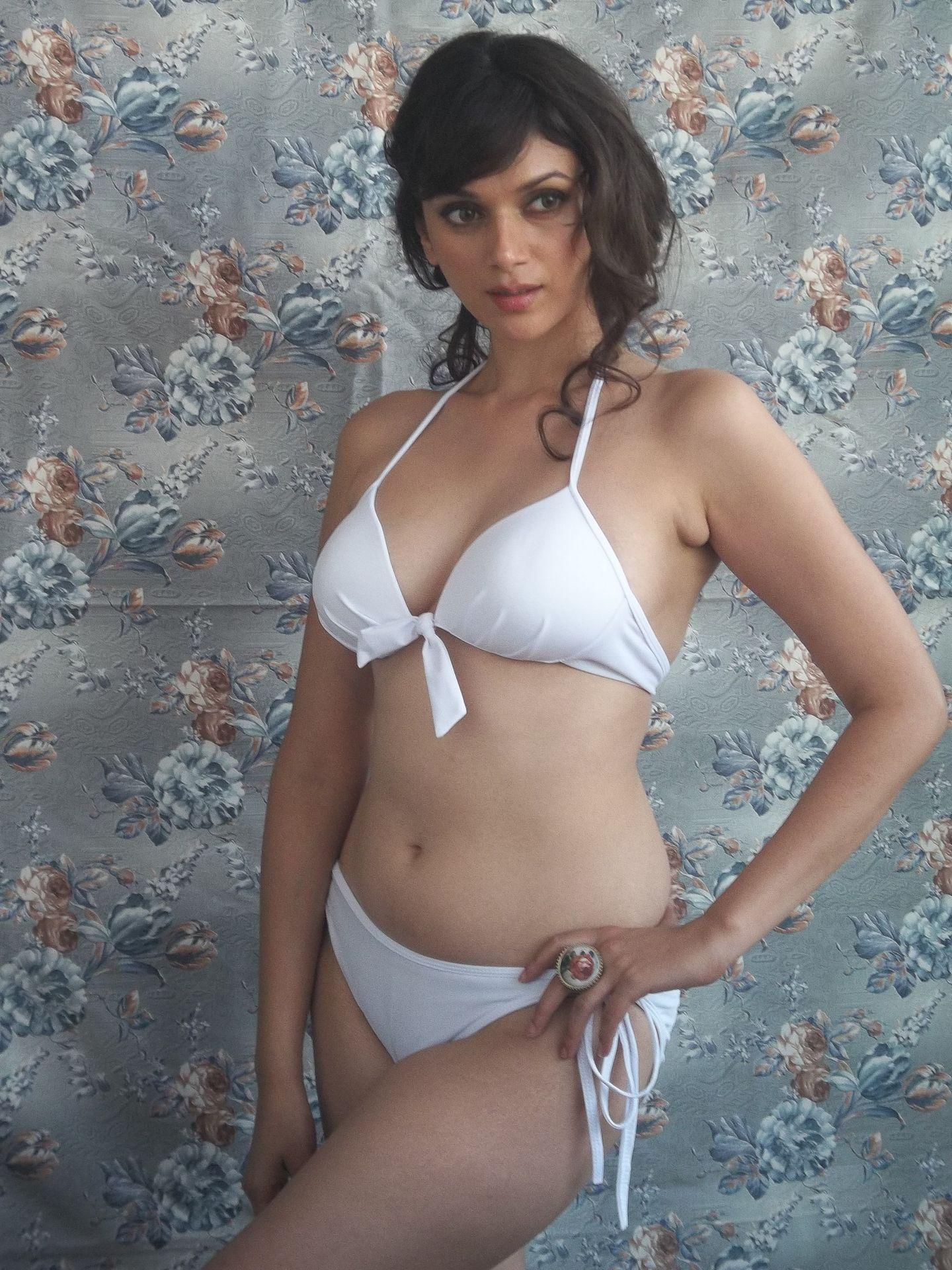 Aditi Rao Hydari Recent Hot Cleavage & Bikini Show Photoshoot Stills