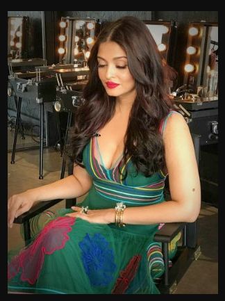 Aishwarya Rai Hot Looks