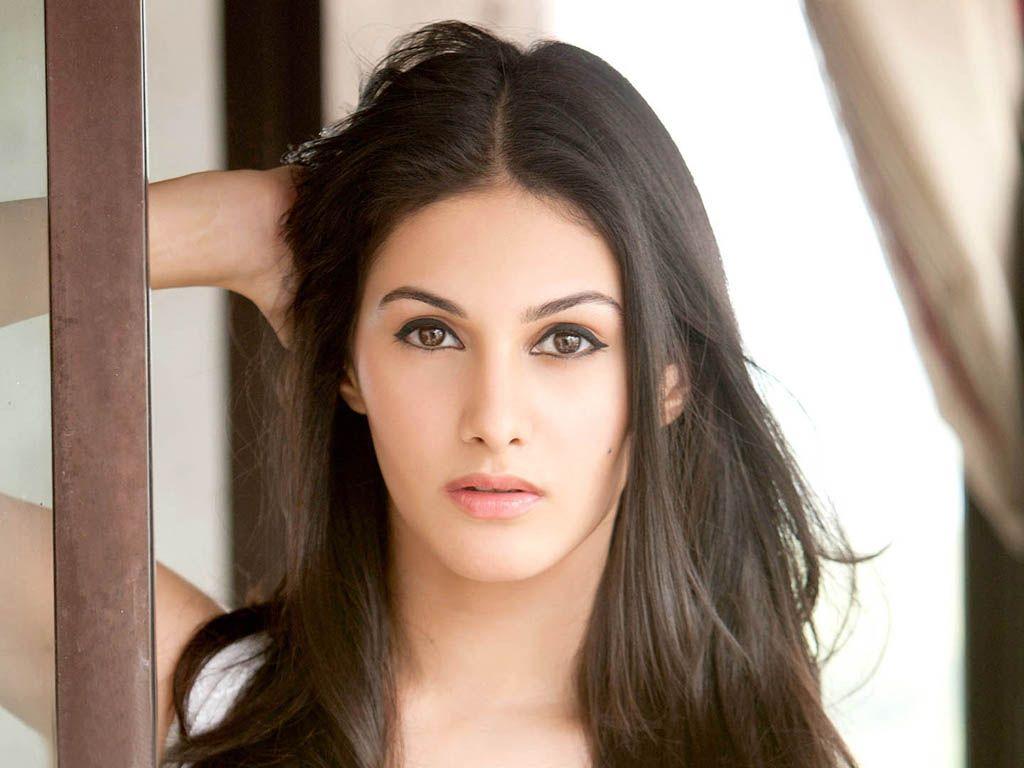 Amyra Dastur Hot Photos are TOO Hot TO Handle!