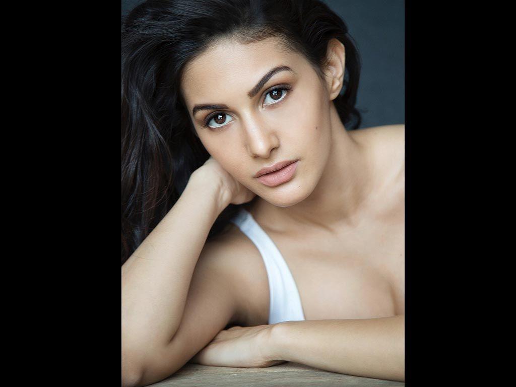 Amyra Dastur Hot Photos are TOO Hot TO Handle!