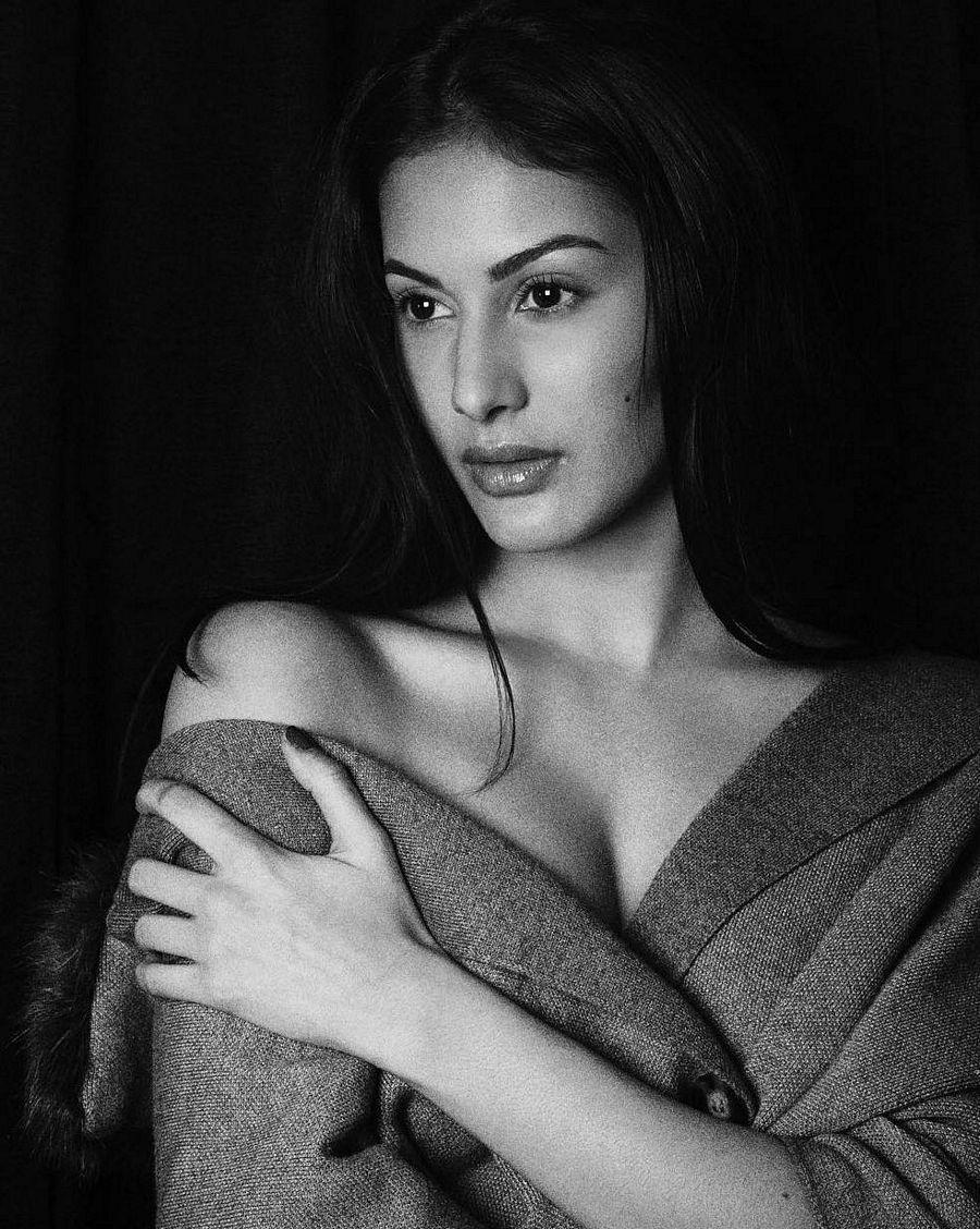 Amyra Dastur Latest Hot & Spicy Photoshoot Stills