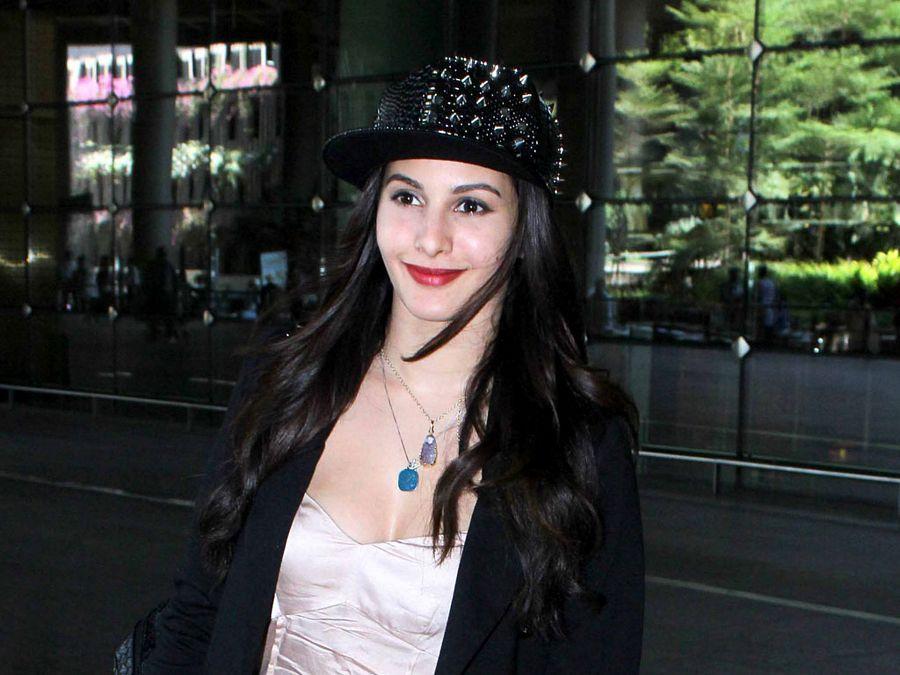 Amyra Dastur Latest Unseen Hot & Spicy HD Wallpapers