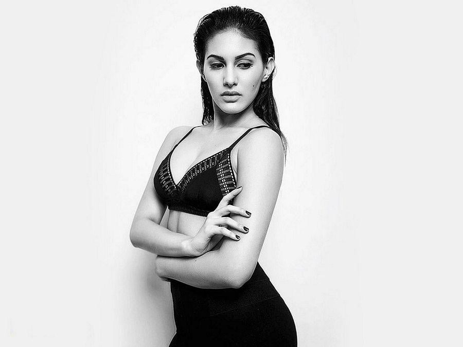 Amyra Dastur Latest Unseen Hot & Spicy HD Wallpapers