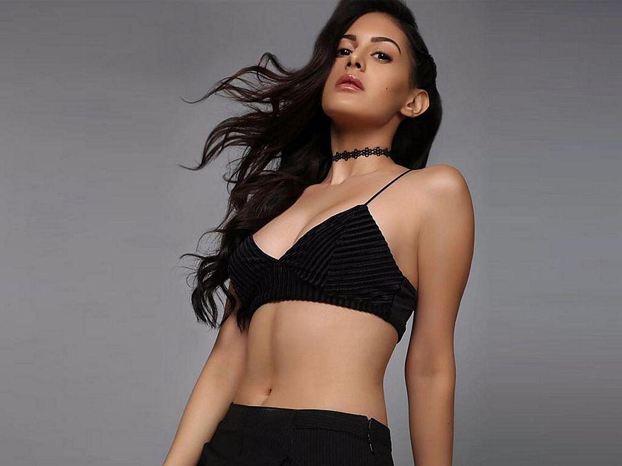 Amyra Dastur Latest Unseen Hot & Spicy HD Wallpapers