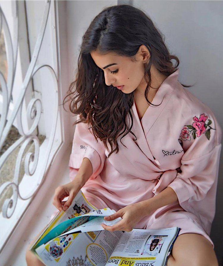 Amyra Dastur Recent Hot Wallpapers