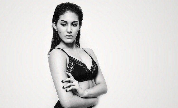 Amyra Dastur Recent Hot Wallpapers