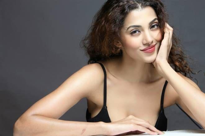 Ananya Sengupta Hot & Spicy Latest Photoshoot Stills