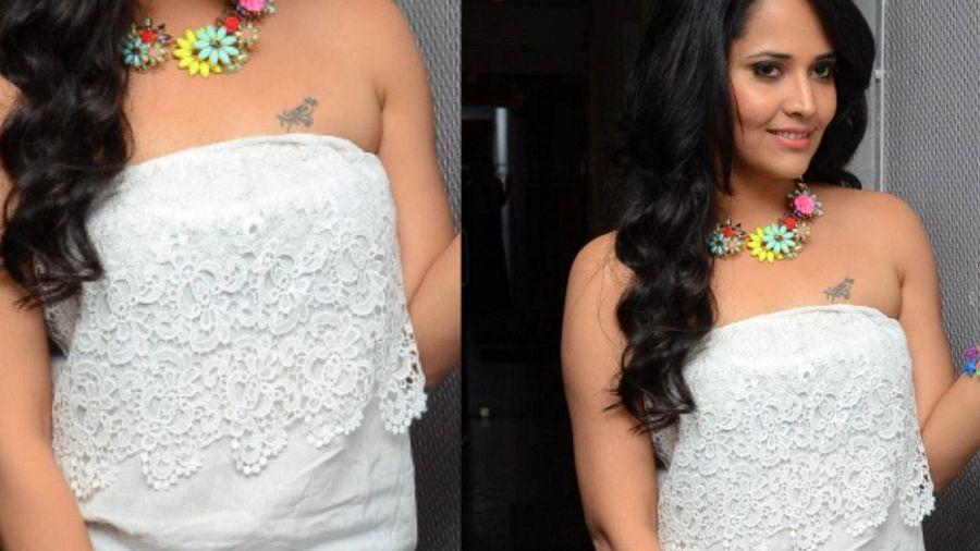 Anchor Anasuya Looking Hot and Sexy Pictures