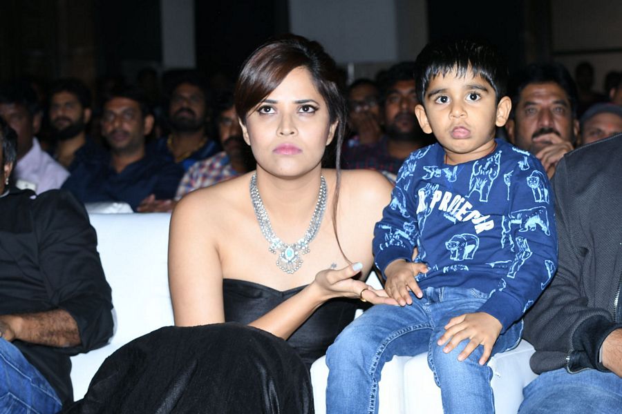 Anchor Anasuya Topless Cleavage Pics